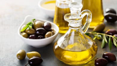 Treating headaches with olive oil